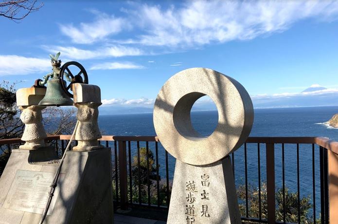 恋人岬　金の鐘