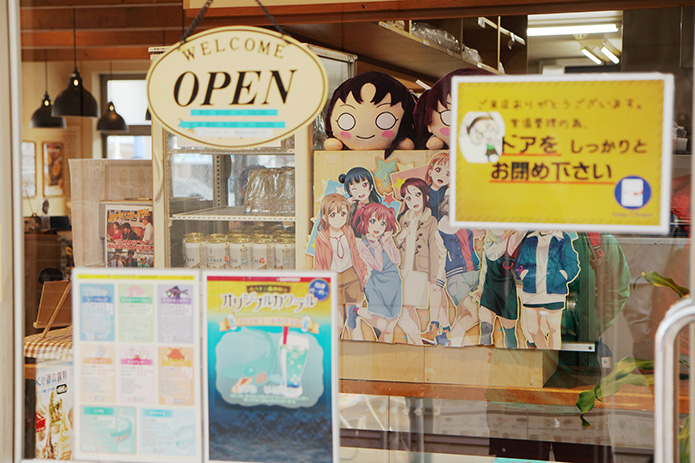 ラブライブ　店舗内の飾り