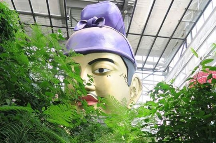 まぼろし博覧会の大仏と古代遺跡の画像