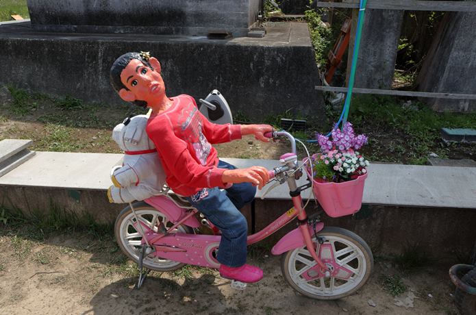 松崎町　自転車に乗るかかし