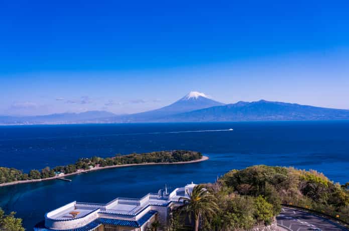 吟道之碑から望む富士山、大瀬崎