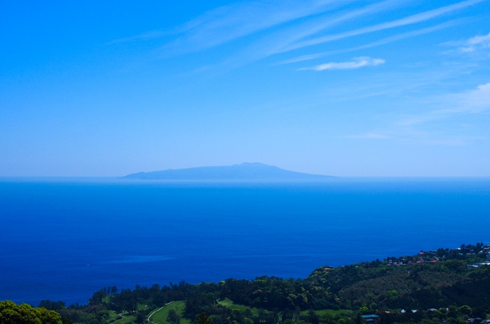 小室山からみる伊豆大島