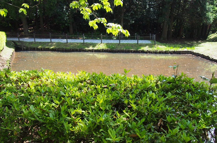 山中城　池