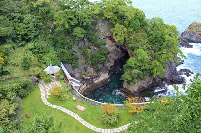 錦ヶ浦　海蝕洞