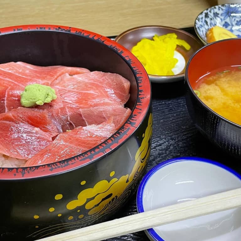 まぐろや