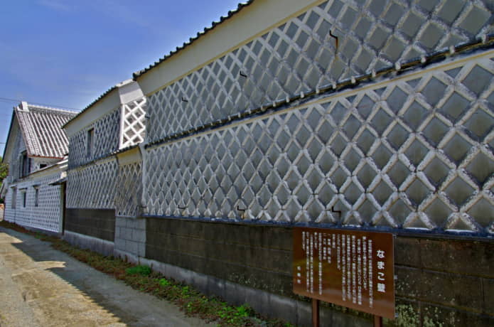 松崎町　なまこ壁通り