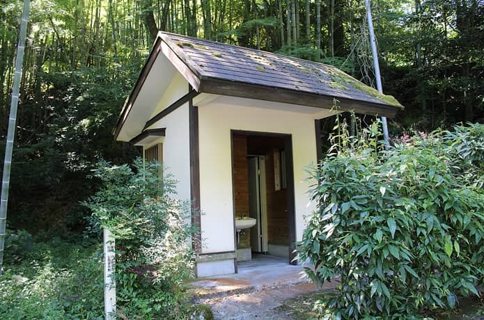 日金山ハイキング　トイレ