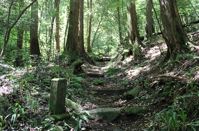 日金山　石仏