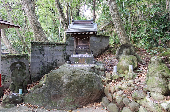 狸福神社　祠