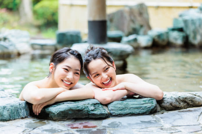 温泉　女子旅　イメージ
