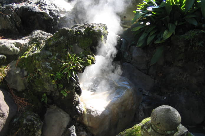 湯前神社の温泉の手水
