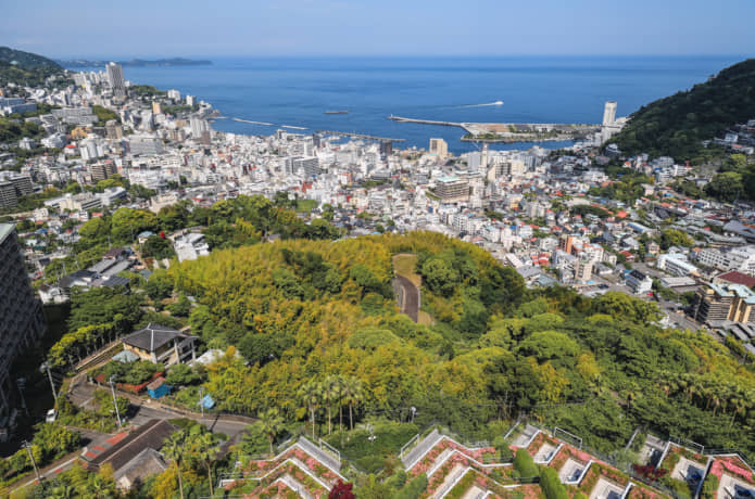 熱海のすり鉢状の地形