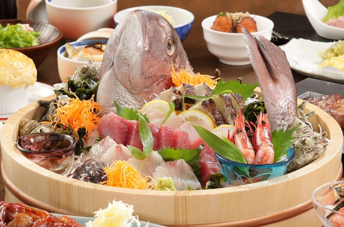 夕食の舟盛りとビュッフェメニュー